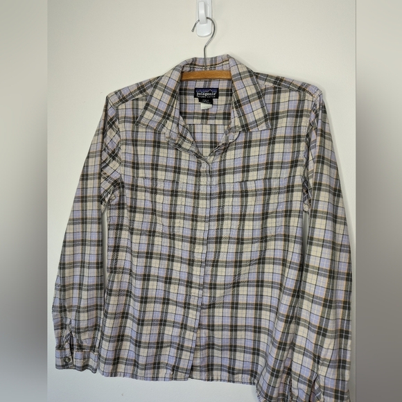 Patagonia Tops - Patagonia women's organic cotton button down violet plaid size M